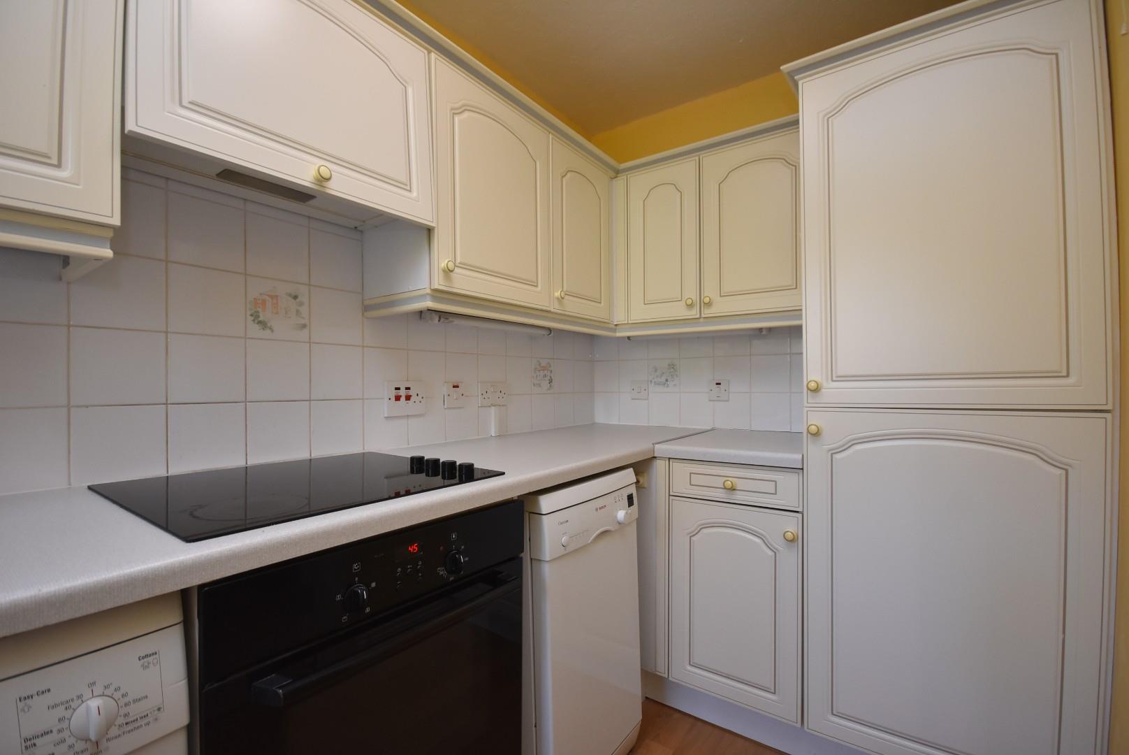 30 Alexandra Court, The Esplanade, Penarth, CF64 3LA